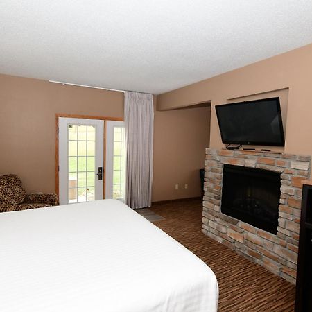 Cobblestone Inn & Suites - Denison | Majestic Hills Exterior photo