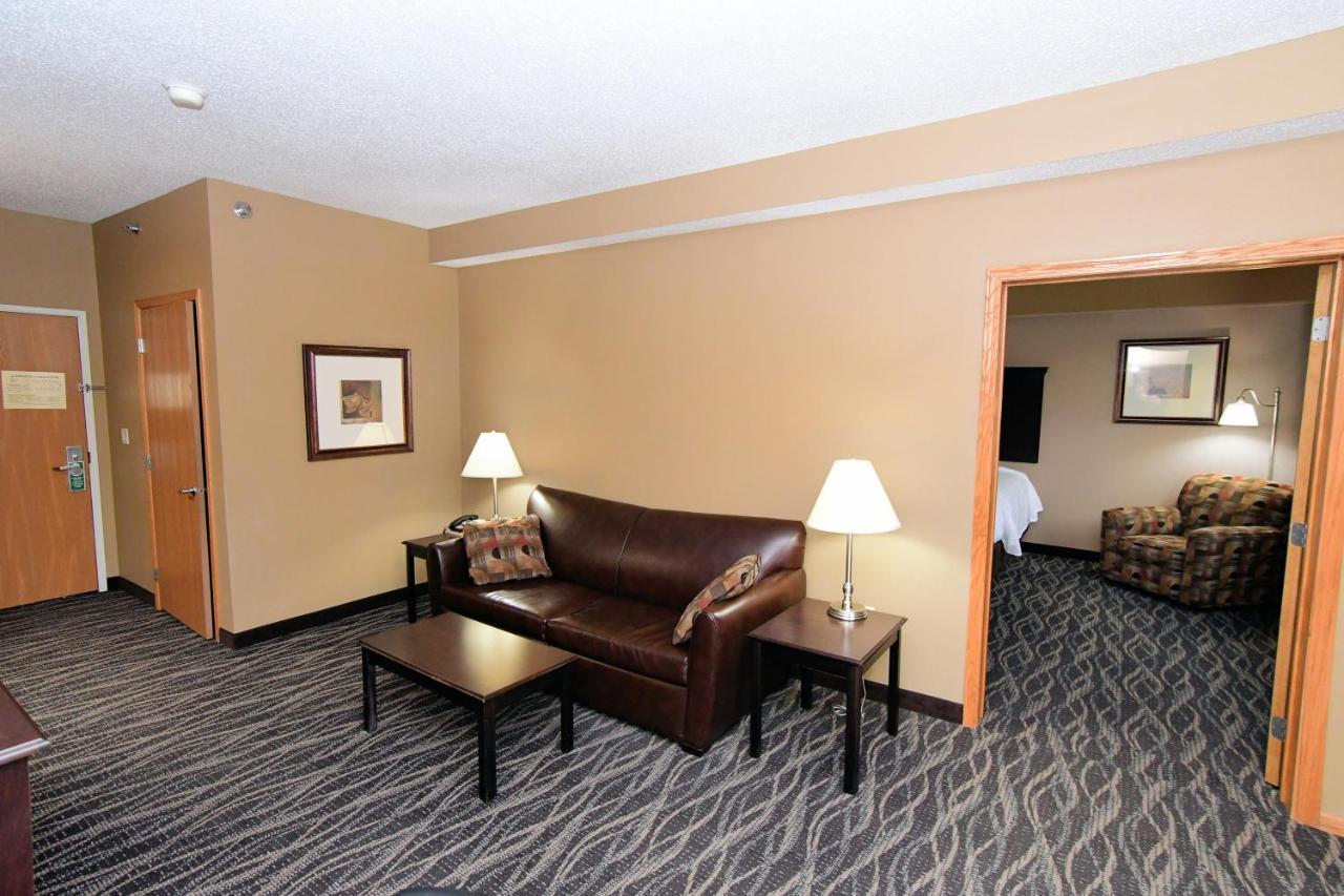 Cobblestone Inn & Suites - Denison | Majestic Hills Exterior photo
