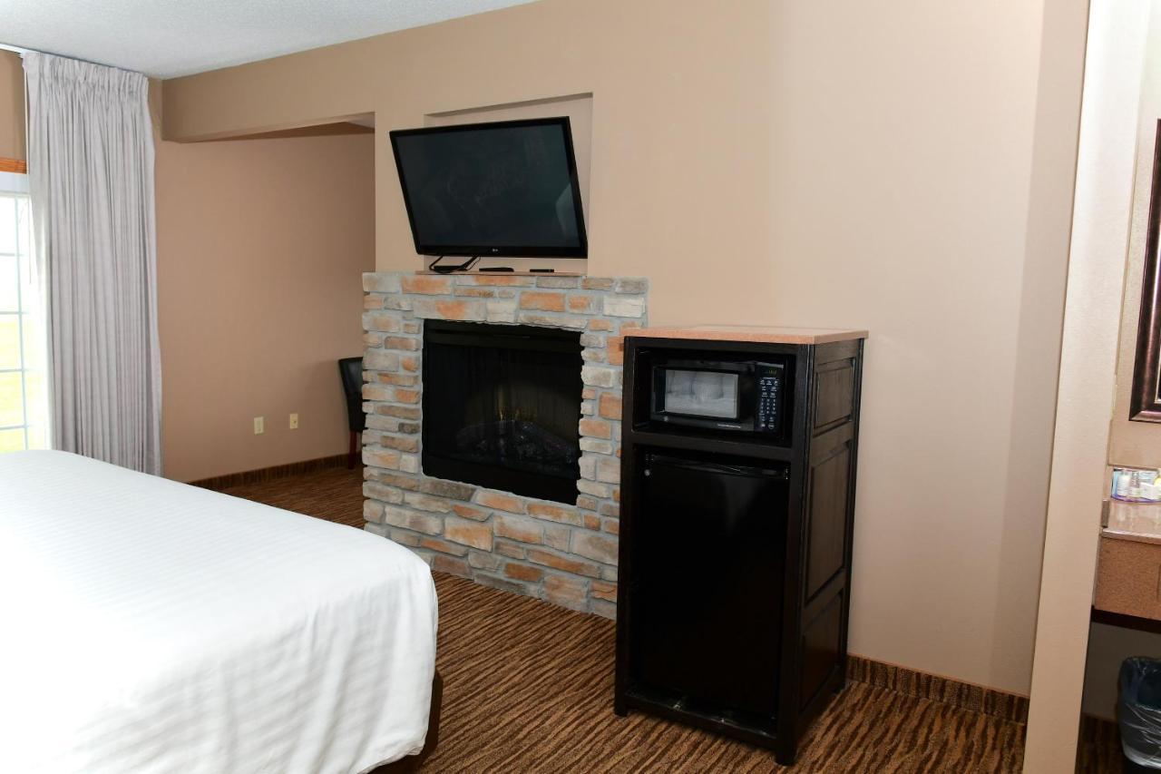 Cobblestone Inn & Suites - Denison | Majestic Hills Exterior photo