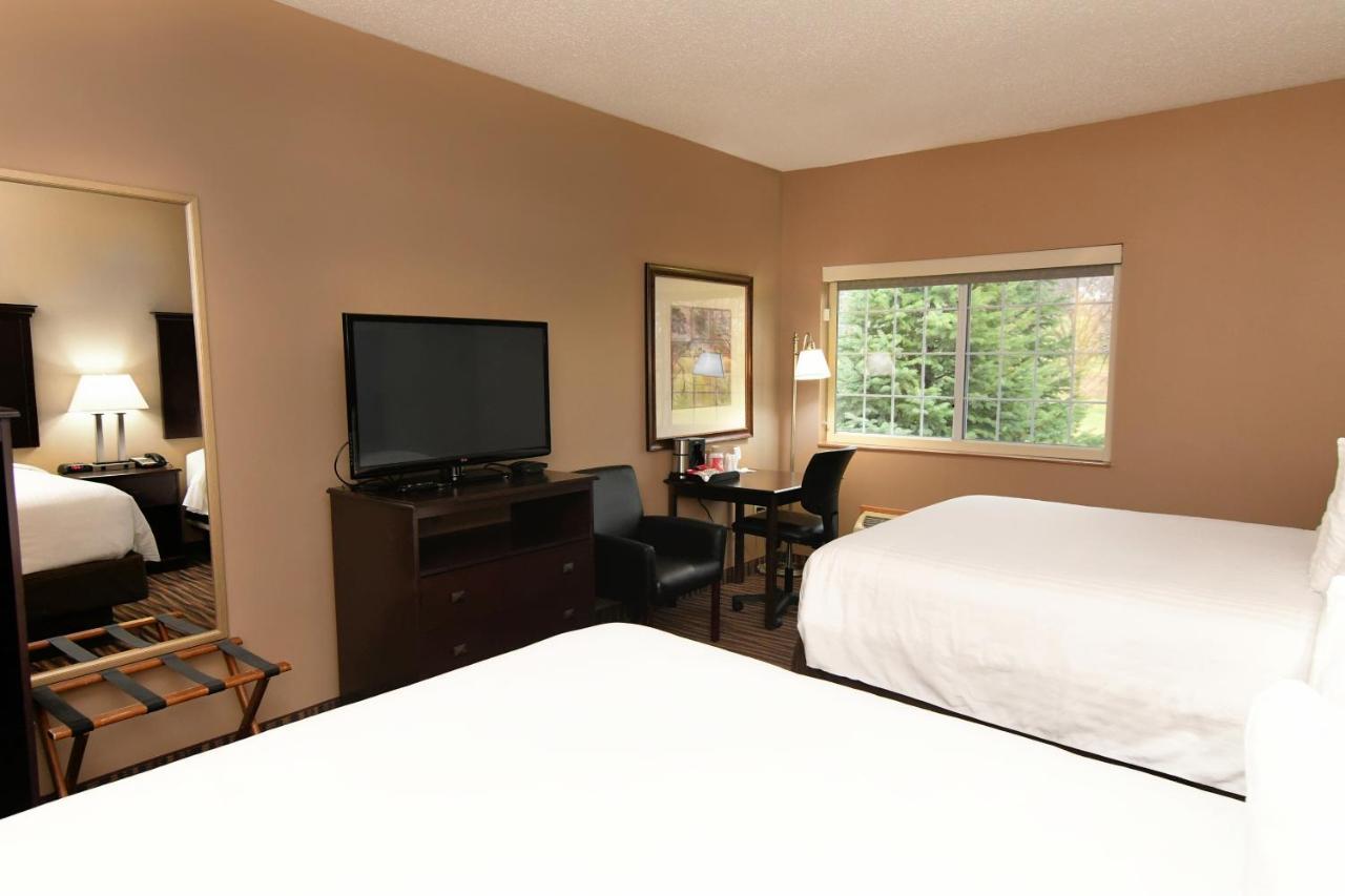 Cobblestone Inn & Suites - Denison | Majestic Hills Exterior photo