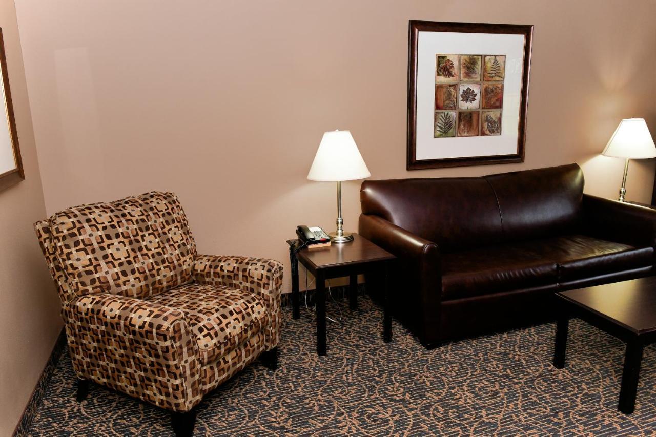 Cobblestone Inn & Suites - Denison | Majestic Hills Exterior photo