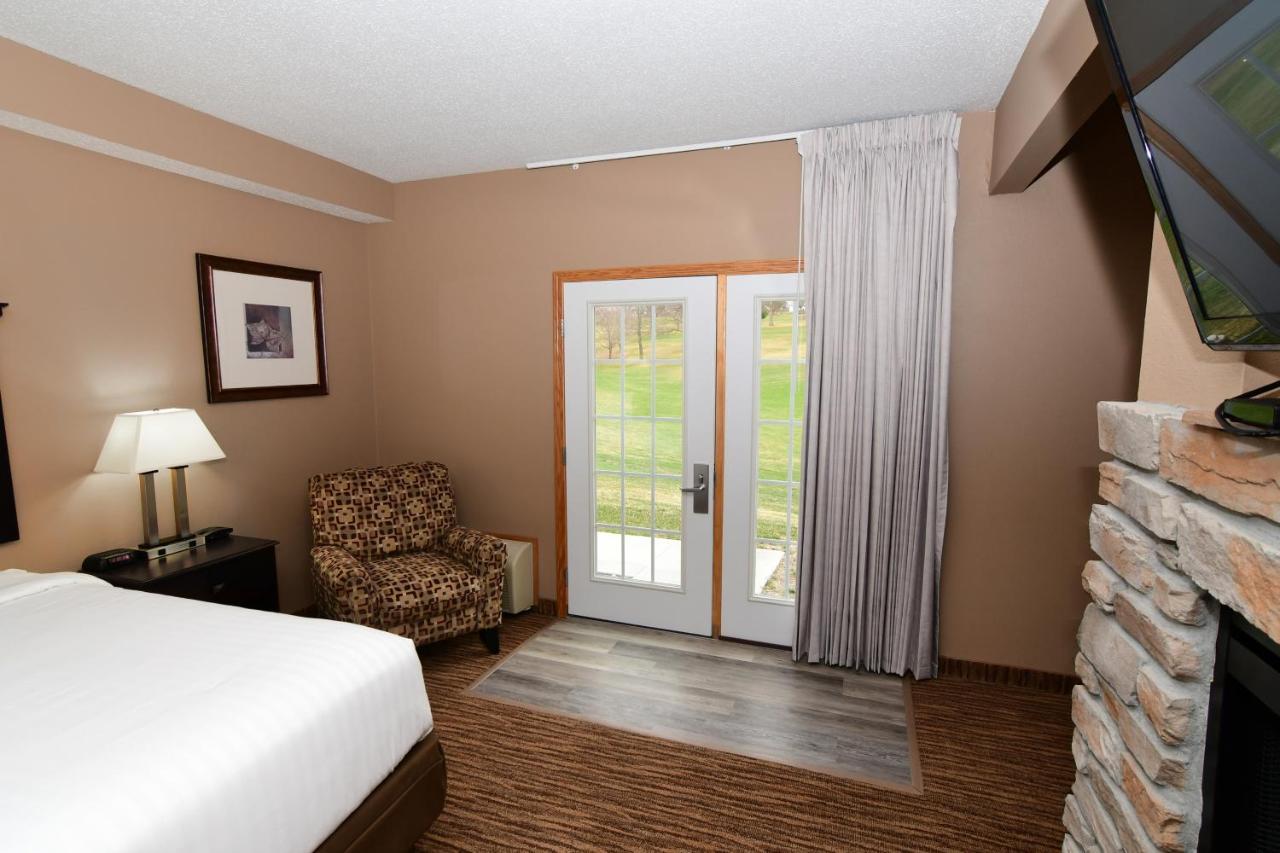 Cobblestone Inn & Suites - Denison | Majestic Hills Exterior photo