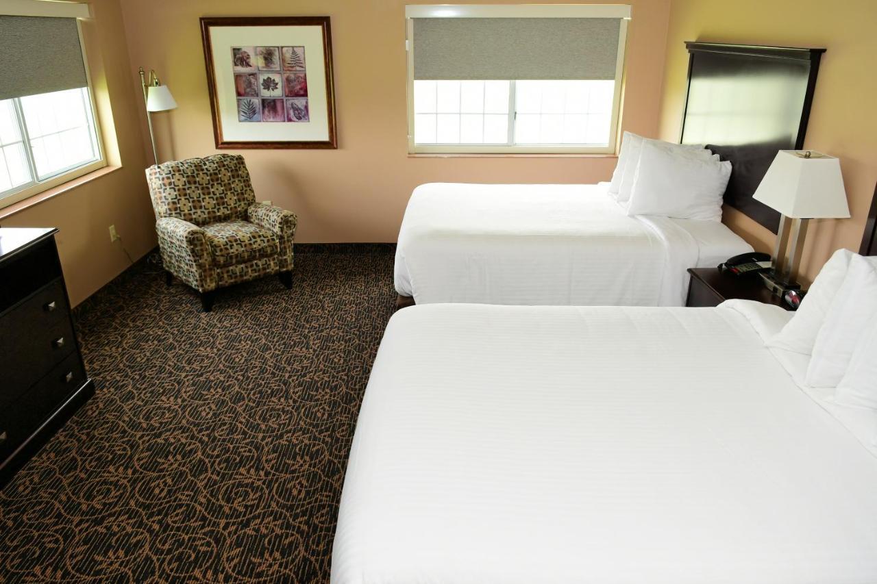 Cobblestone Inn & Suites - Denison | Majestic Hills Exterior photo
