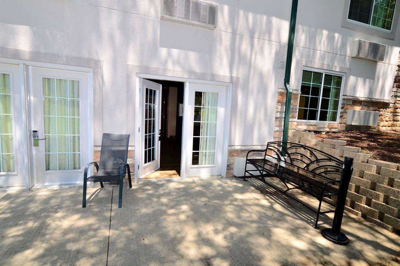Cobblestone Inn & Suites - Denison | Majestic Hills Exterior photo