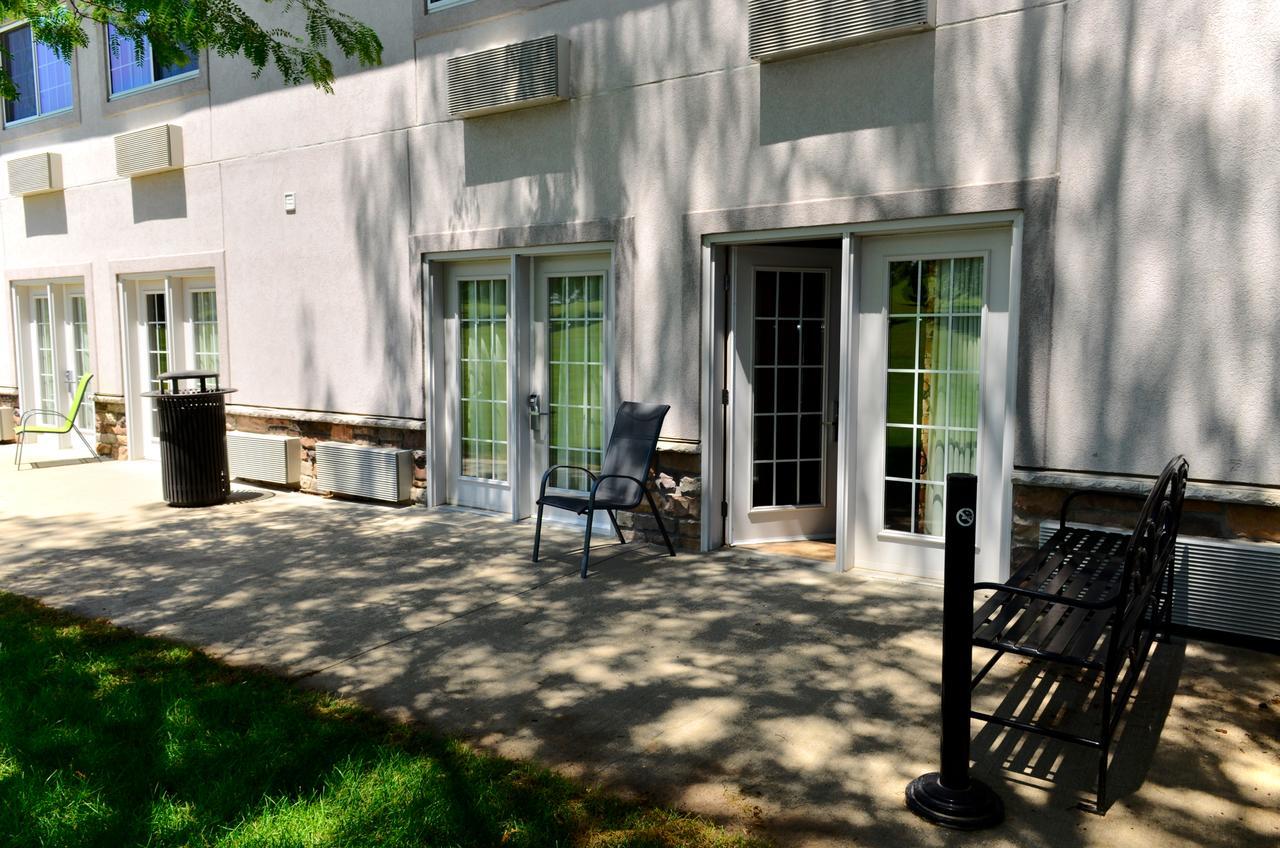 Cobblestone Inn & Suites - Denison | Majestic Hills Exterior photo